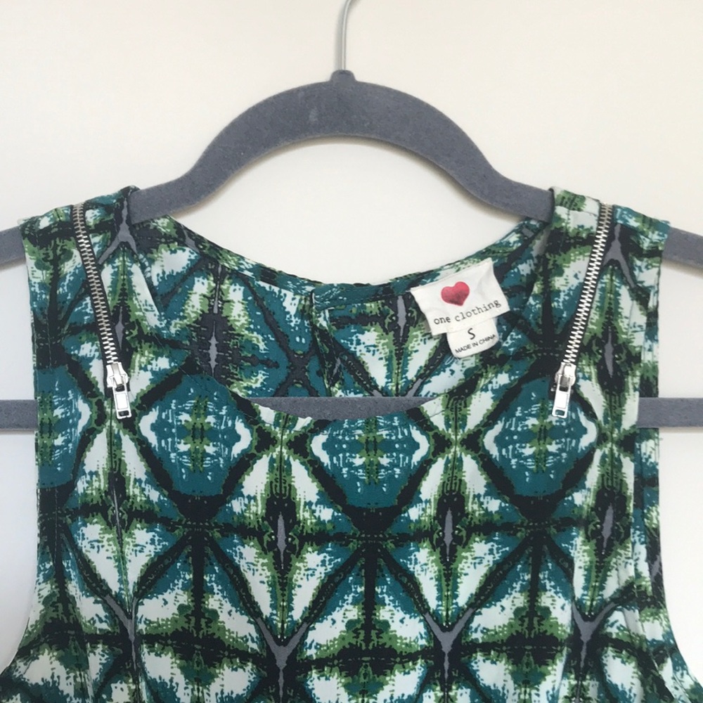 Geometric Pattern Romper - Picture 2 of 8